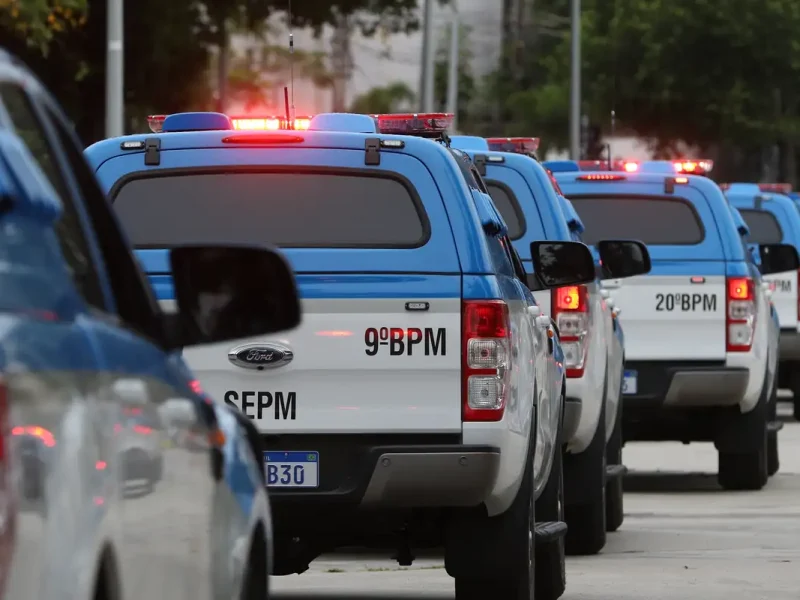 PM do Rio realiza operação integrada contra o Comando Vermelho em comunidades da capital e Baixada Fluminense