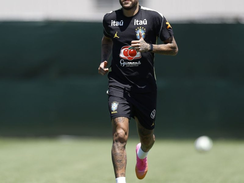 Para “otimizar” recuperação, Neymar está fora do jogo contra o Haiti
