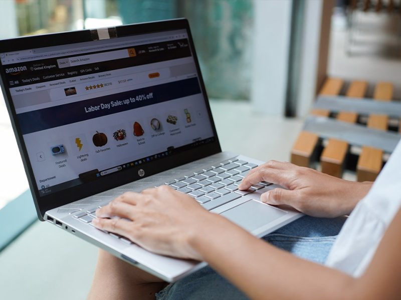 Nova ferramenta da Amazon utiliza inteligência artificial para facilitar busca de produtos por imagens