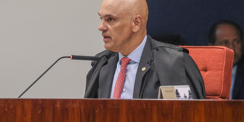 Moraes arquiva investigação contra Bolsonaro no caso Abin Paralela; Carlos Bolsonaro é desmembrado