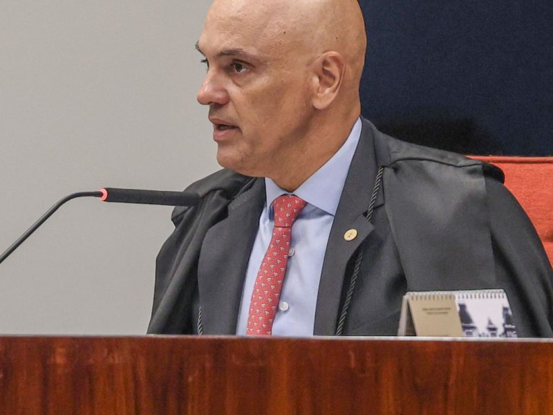 Moraes arquiva investigação contra Bolsonaro no caso Abin Paralela; Carlos Bolsonaro é desmembrado