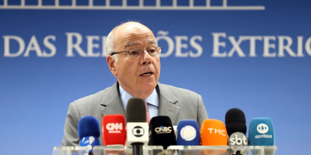 Chanceler diz que EUA exigiram capitulação do Brasil em negociação e rejeita acusações de Rubio