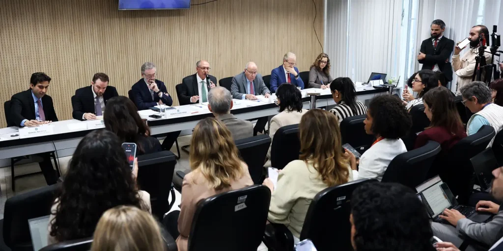 Governo anuncia novo pacote de apoio a setores afetados por tarifas dos EUA