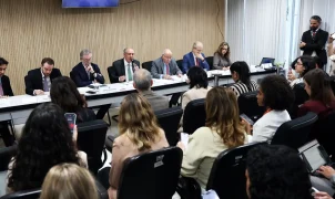 Governo anuncia novo pacote de apoio a setores afetados por tarifas dos EUA