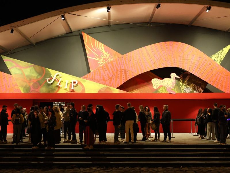 Flip 2026 começa em Paraty com foco na língua portuguesa e lançamento de livro sobre tragédia de Brumadinho