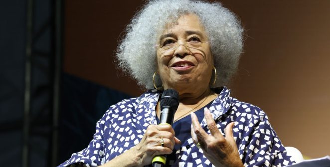 Angela Davis denuncia gentrificação em Paraty e homenageia pensadoras brasileiras na Flip