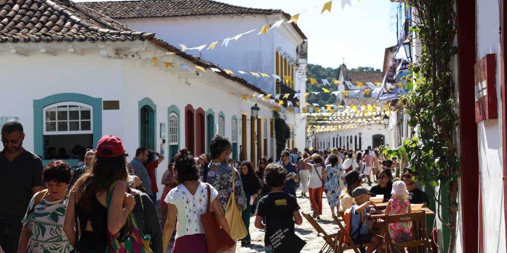 Flip 2024 terá Angela Davis, Wole Soyinka e homenagem a Guimarães Rosa em programação gratuita do Sesc