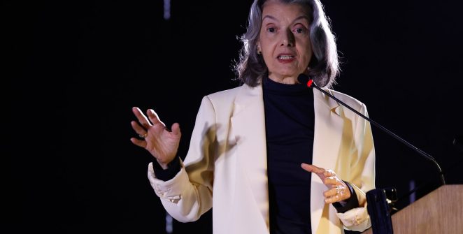 Cármen Lúcia defende que democracia é construída pelo povo e não por instituições isoladas
