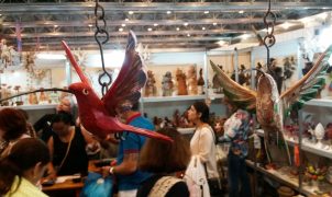 Estreantes e reencontros marcam a 26ª Fenearte, maior feira de artesanato da América Latina, em Olinda