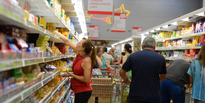 Cesta básica sobe em 17 capitais em junho; feijão puxa alta e Dieese estima salário mínimo ideal de R$ 8.110