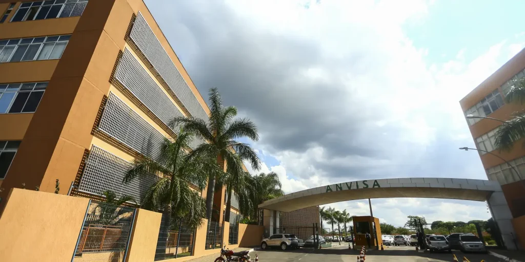 Anvisa manda recolher gel falsificado e suspende fabricante de saneantes