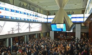 Ibovespa fecha acima de 174 mil pontos com aposta em corte da Selic; dólar recua a R$ 5,16