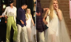 Emma Roberts e Cody John celebram casamento com festa e bar hopping em Idaho