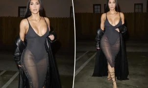 Kim Kardashian aparece com vestido totalmente transparente em evento em Los Angeles
