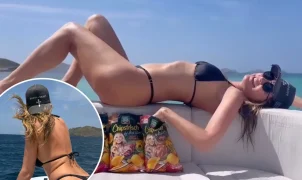 Heidi Klum promove linha de batatas fritas em fotos de biquíni fio dental e critica uso de Ozempic