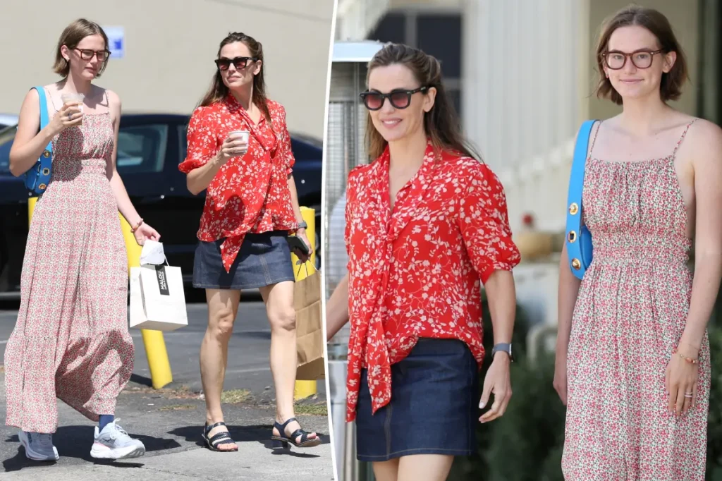 Jennifer Garner e Violet Affleck aparecem quase idênticas em almoço casual em Nova York