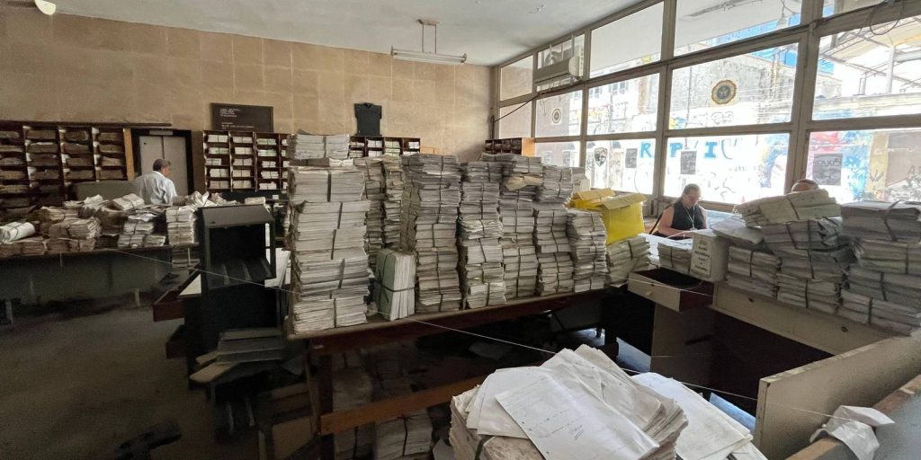 Documentos históricos do antigo IML do Rio são retirados de prédio na Lapa em nova etapa de preservação
