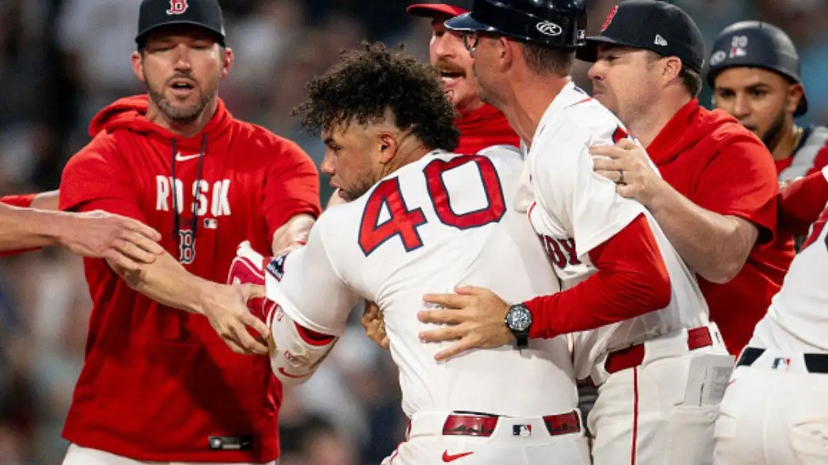 Willson Contreras speaks with interim bench coach José David Flores after his ejection following fourth-inning benches-clearing drama. (Photo by Maddie Malhotra/Boston Red Sox/Getty Images)