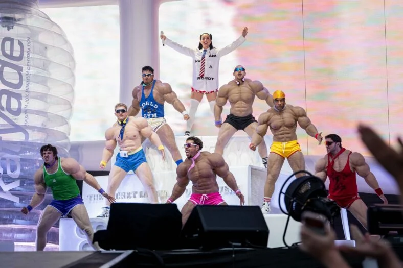 Katy Perry se apresenta no Castelo de Cardiff, no País de Gales