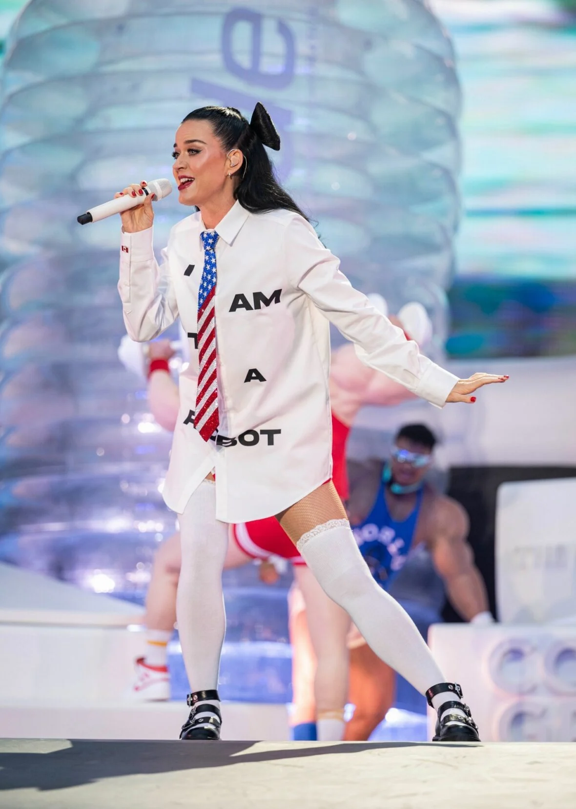 Katy Perry se apresenta no Castelo de Cardiff, no País de Gales