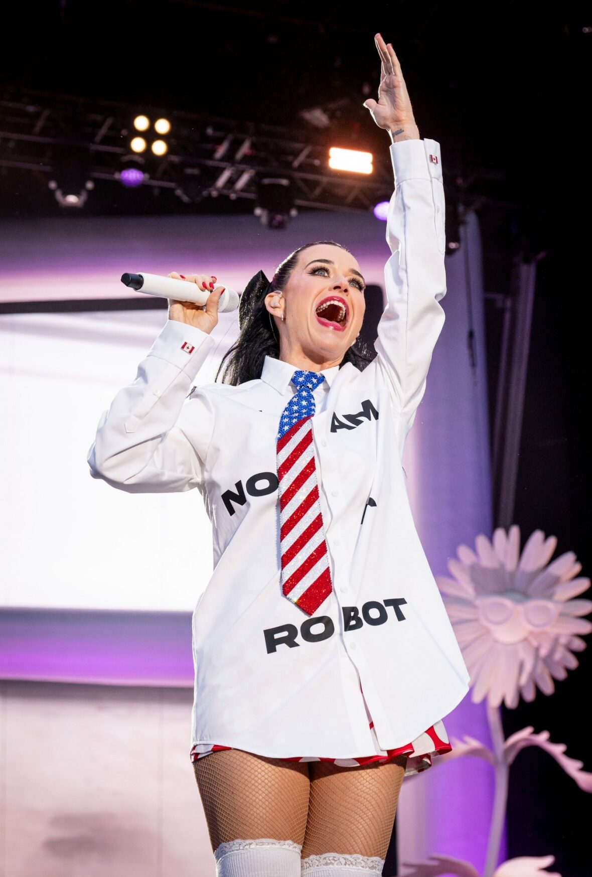 Katy Perry se apresenta no Castelo de Cardiff, no País de Gales