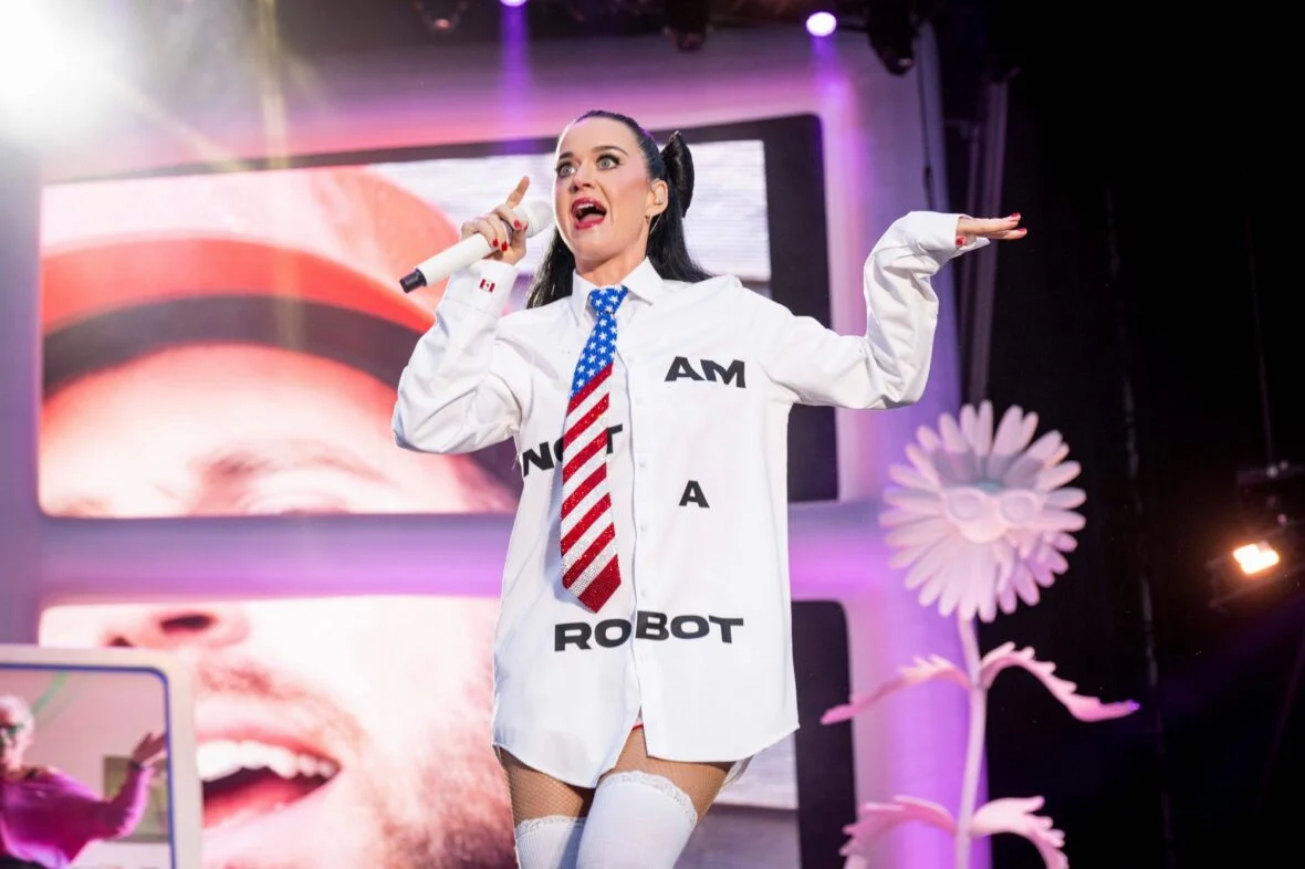 Katy Perry se apresenta no Castelo de Cardiff, no País de Gales