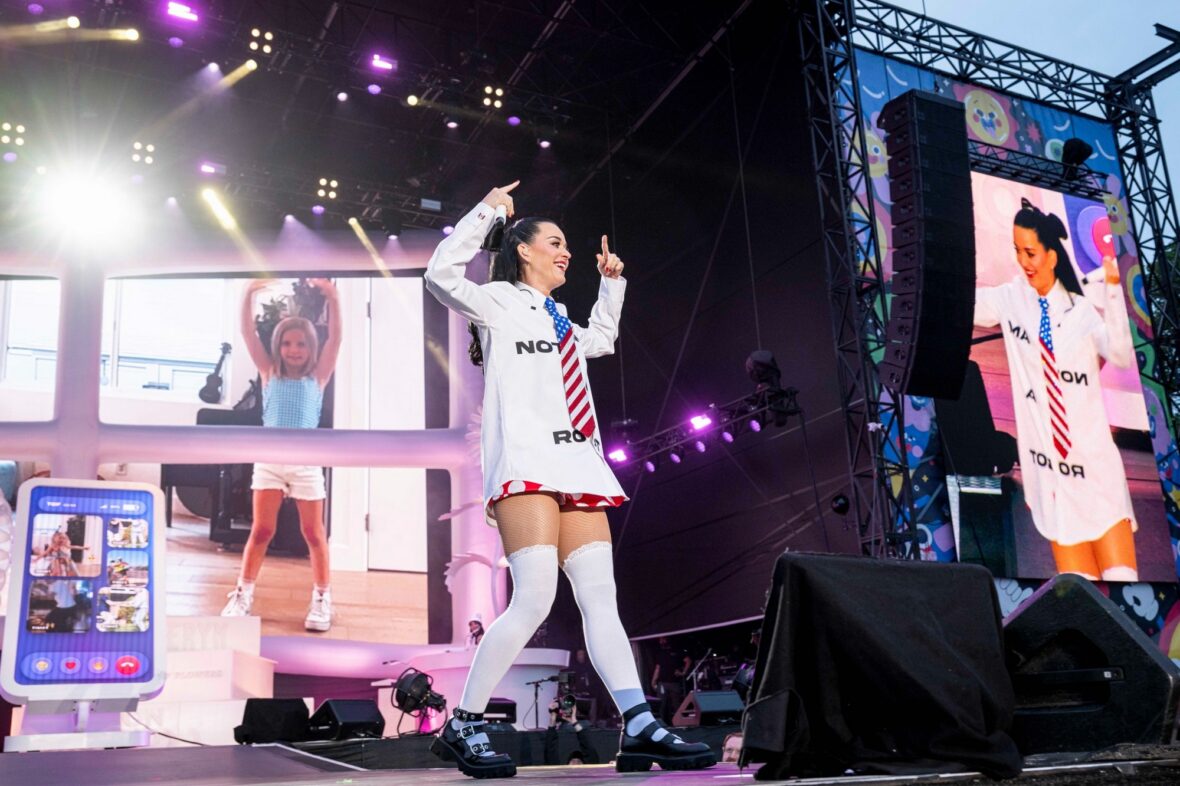 Katy Perry se apresenta no Castelo de Cardiff, no País de Gales