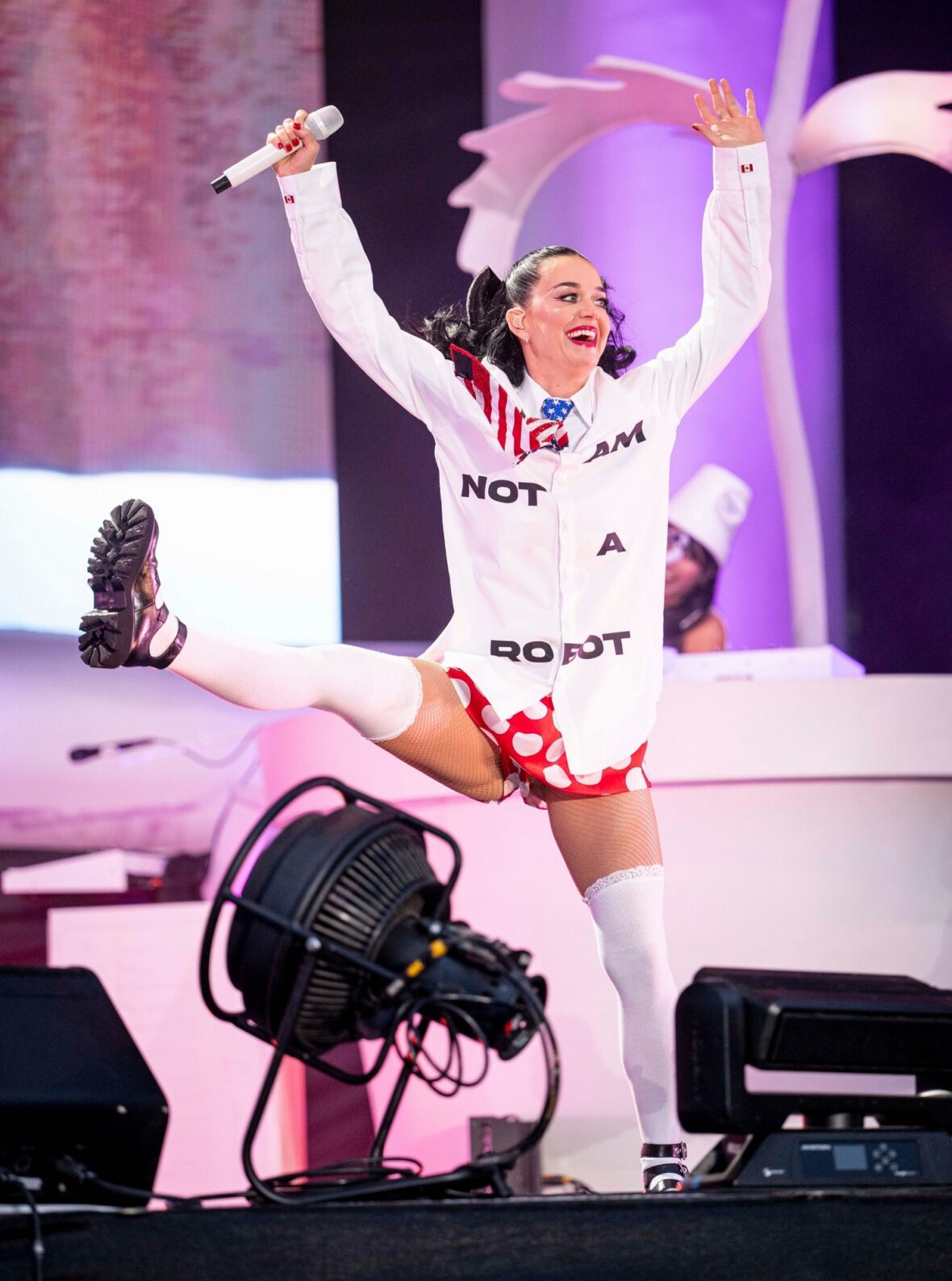 Katy Perry se apresenta no Castelo de Cardiff, no País de Gales