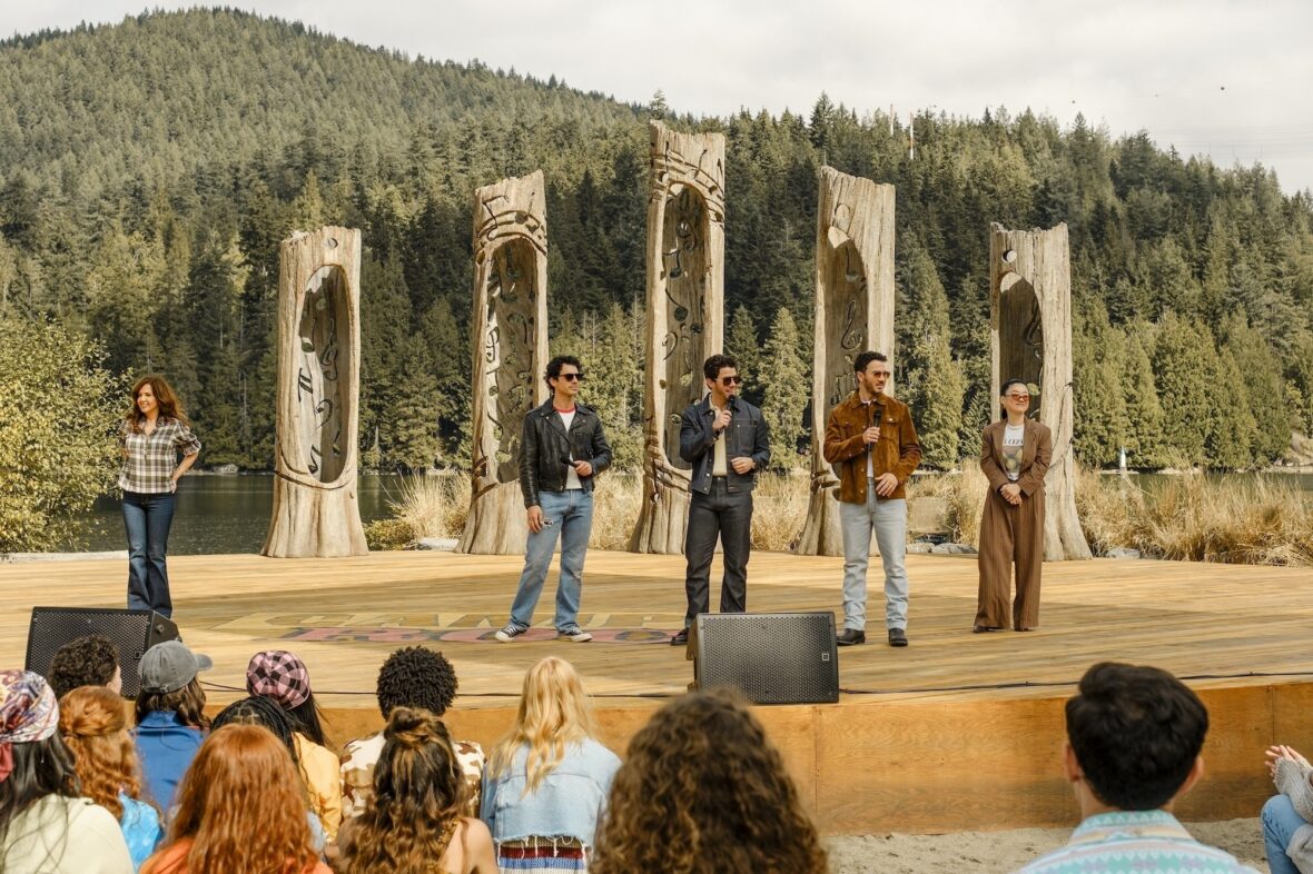 Maria Canals-Barrera, Jonas Brothers e Sherry Cola em Camp Rock 3 ainda