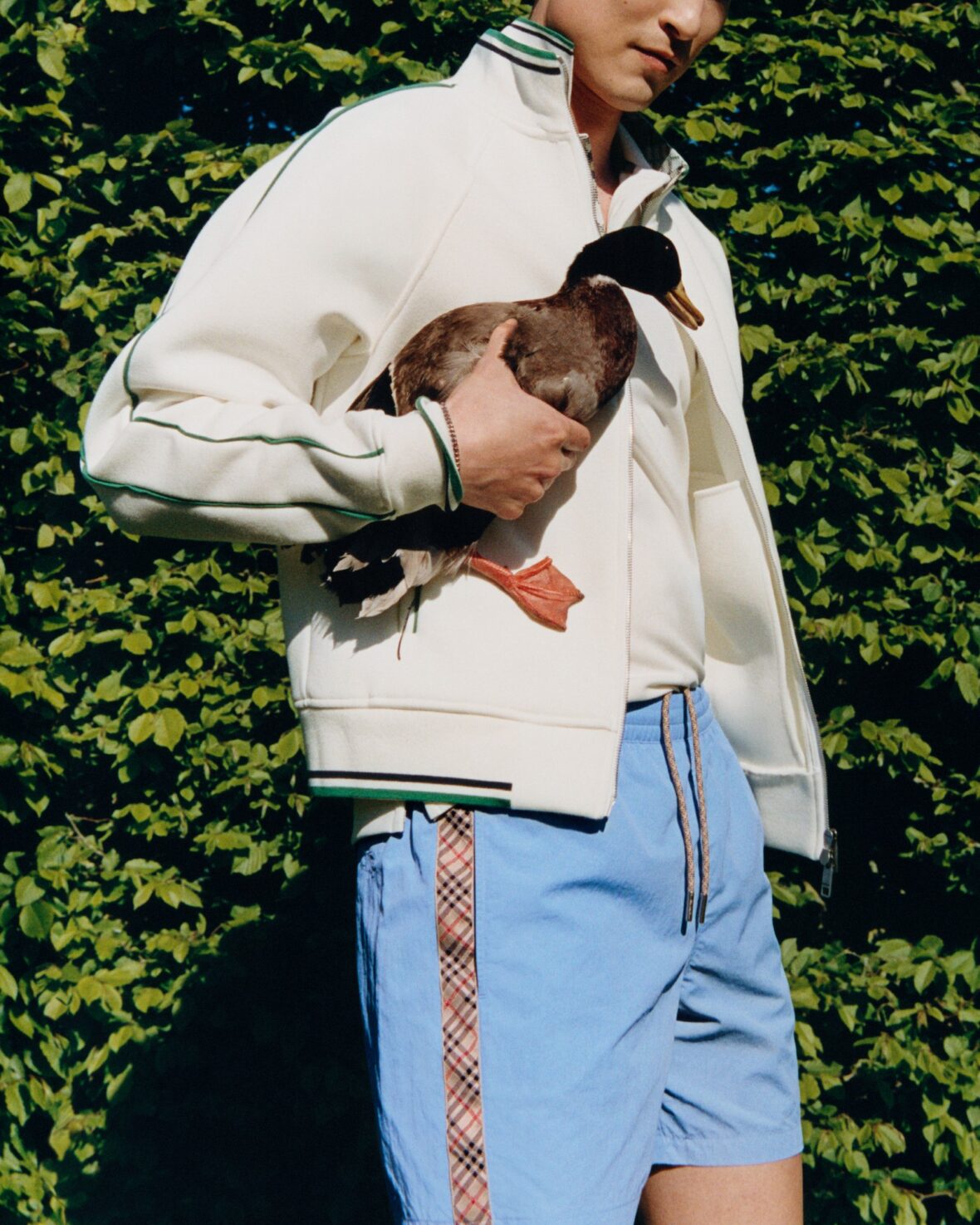Sang Woo Kim posa para nova campanha de moda da Burberry