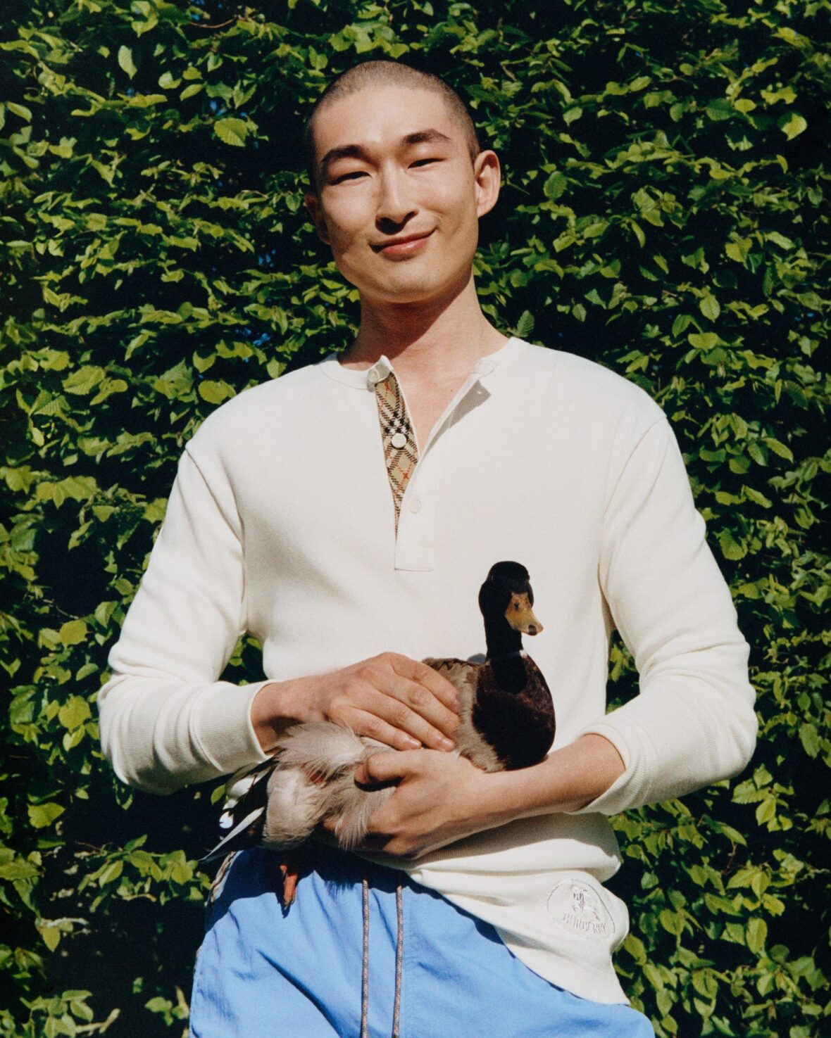 Sang Woo Kim posa para nova campanha de moda da Burberry