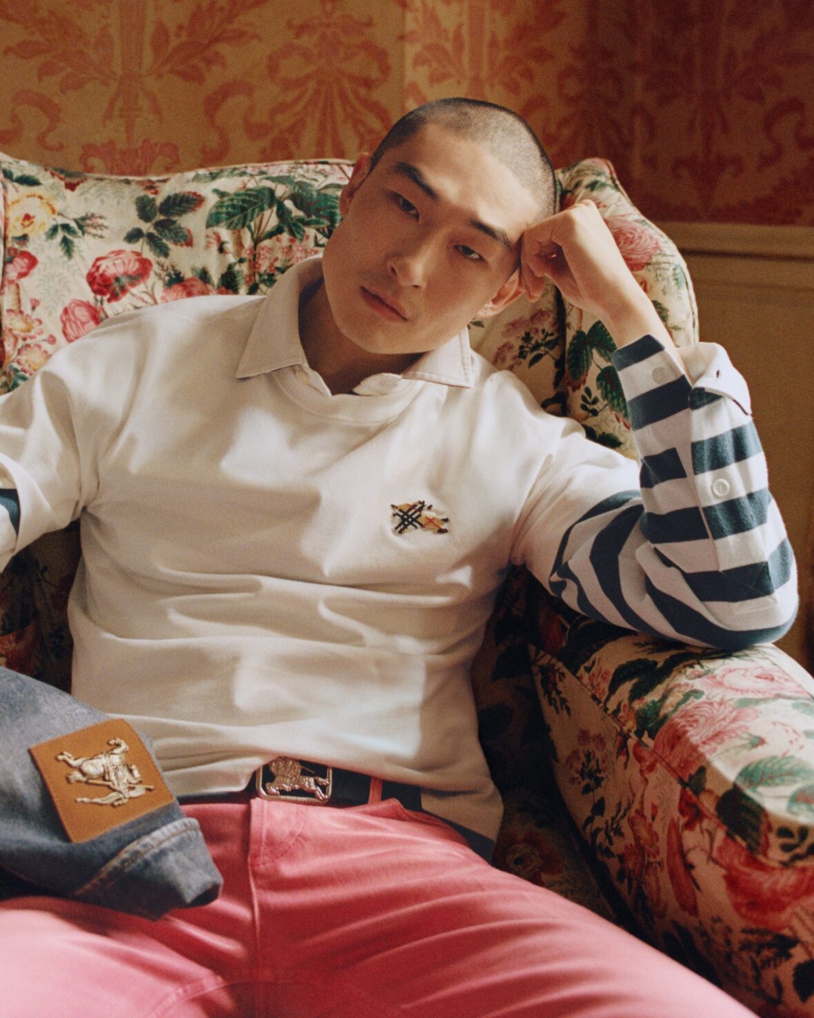 Sang Woo Kim posa para nova campanha de moda da Burberry