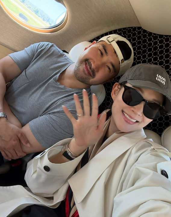 Selfie de Arden Cho e agora marido Christopher Lee