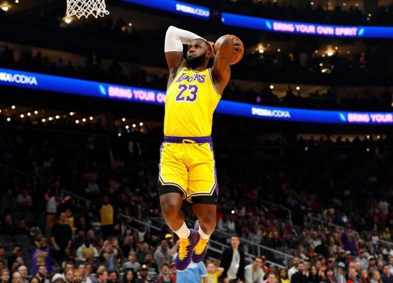LeBron James fala após saída do Lakers