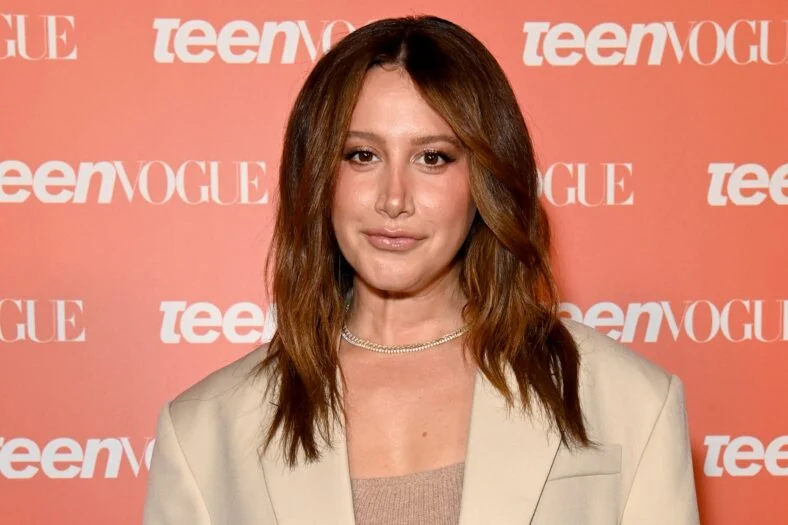Ashley Tisdale transformando ensaio de grupo de mães tóxicas em série da Netflix