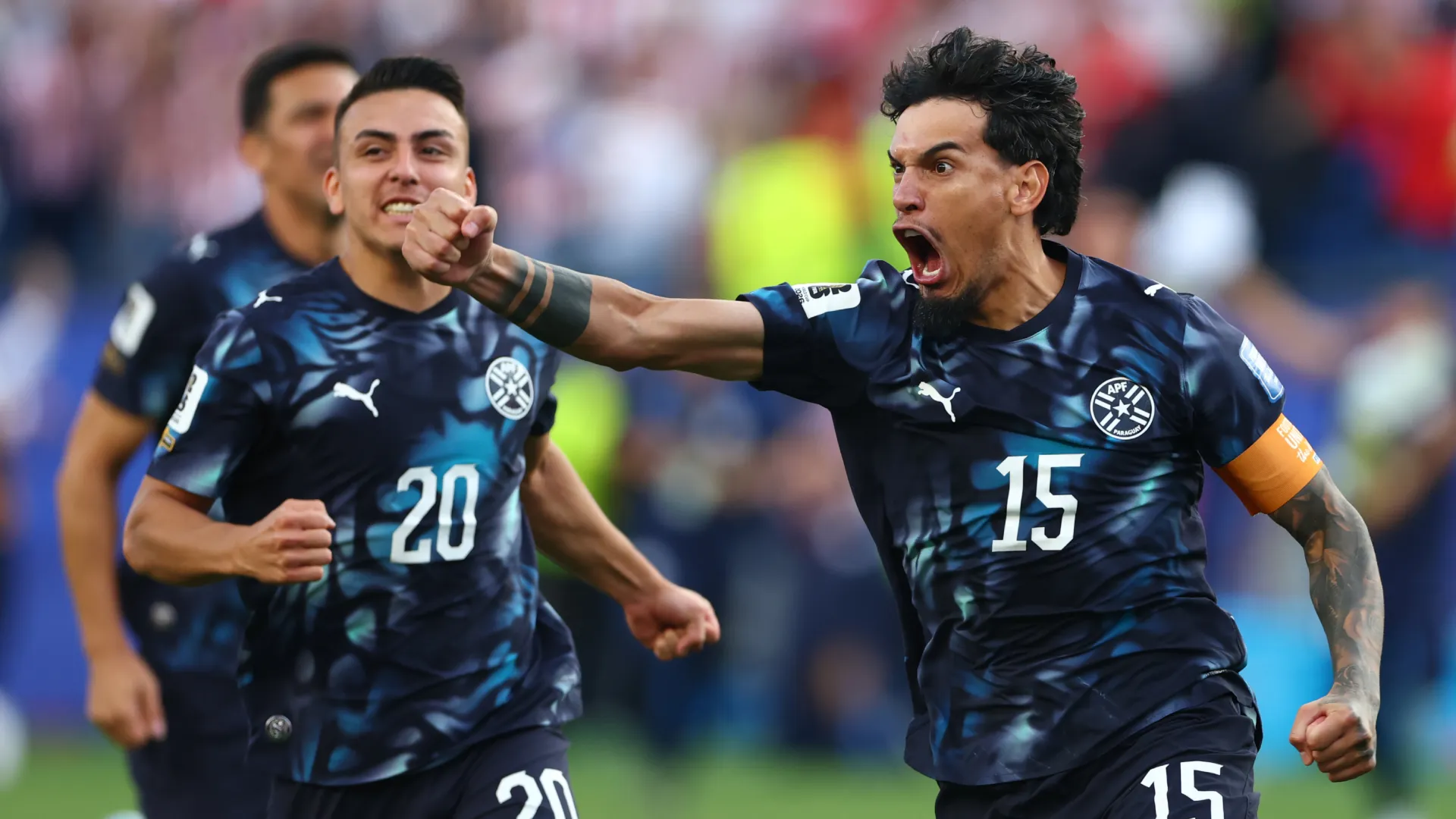 Gustavo Gomez comemorando