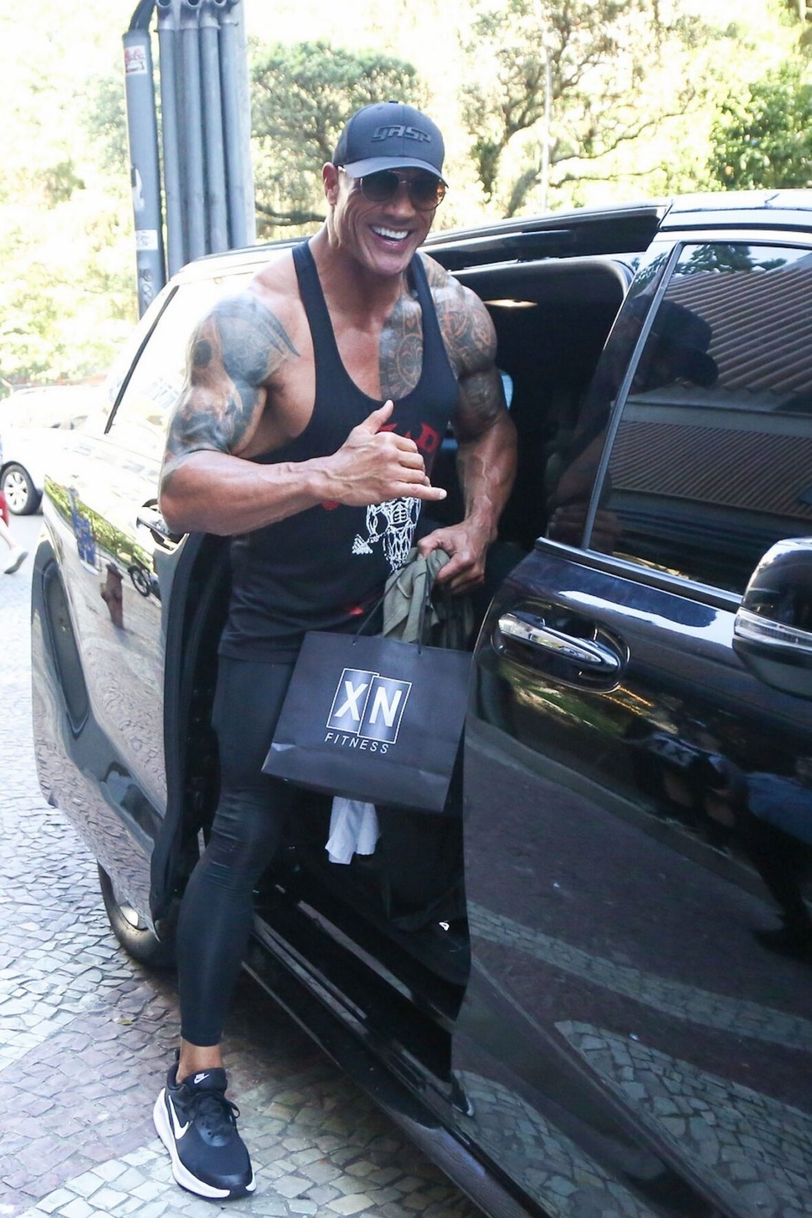 Dwayne Johnson vai à academia no Rio