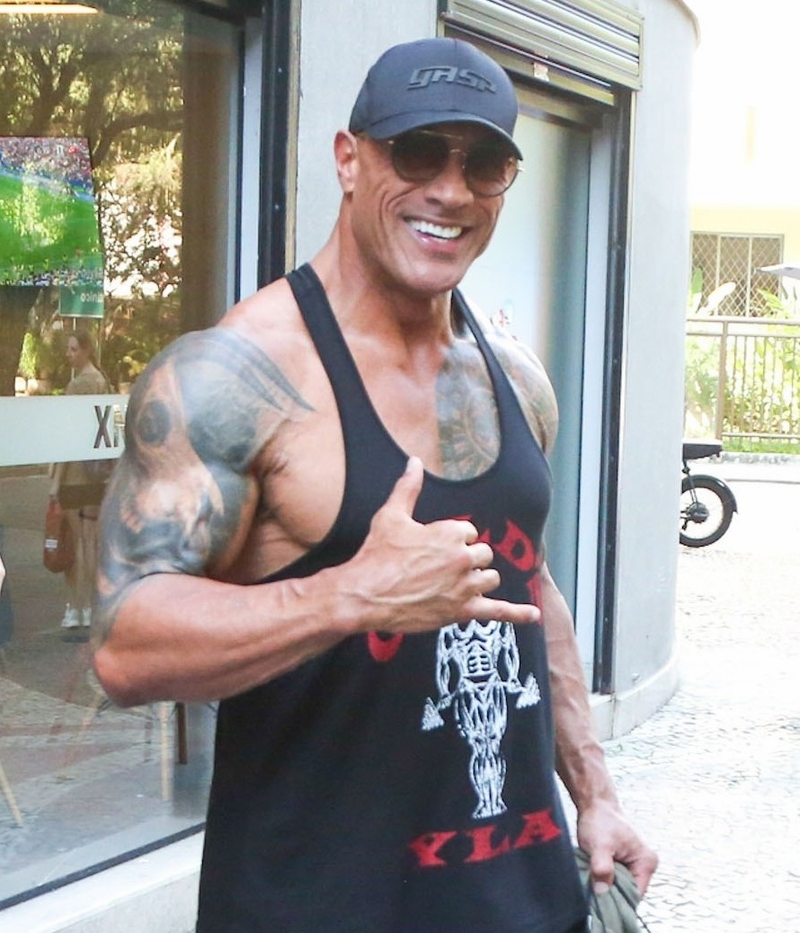 Dwayne Johnson vai à academia no Rio