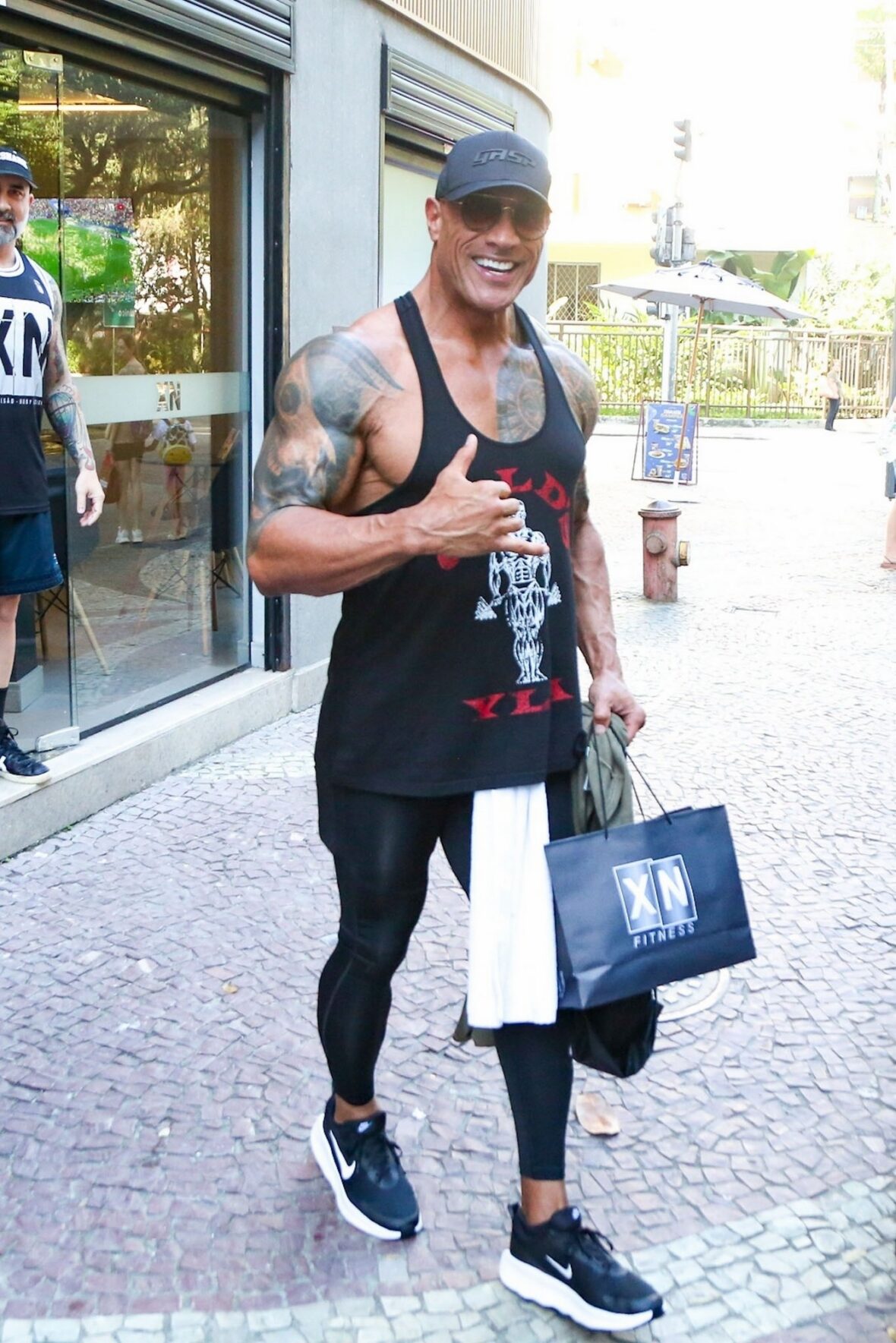 Dwayne Johnson vai à academia no Rio