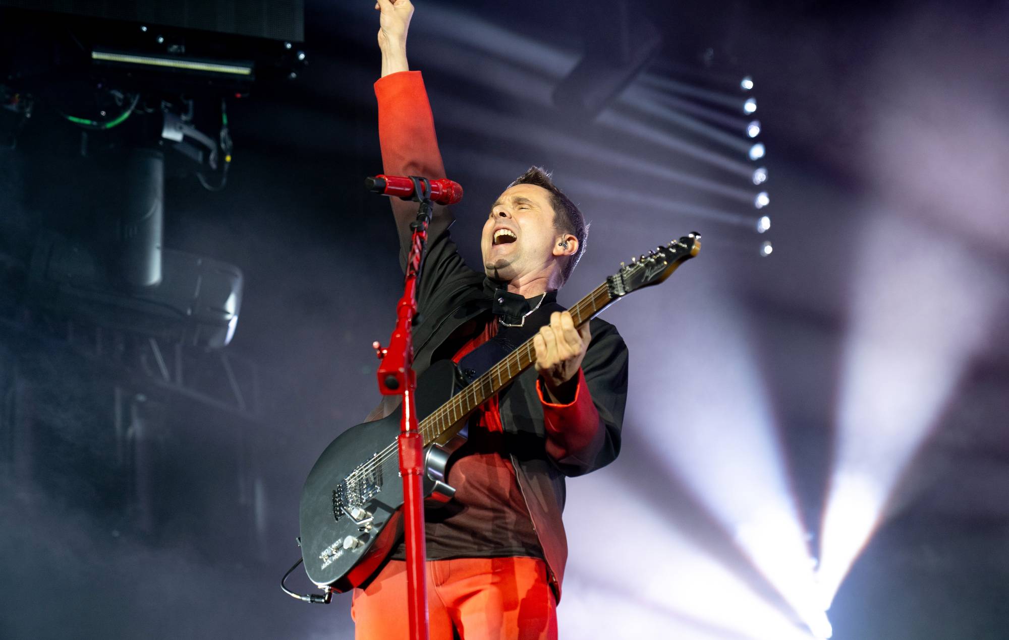Muse estreia turnê norte-americana com músicas inéditas de The Wow! Signal e setlist recheado de hits