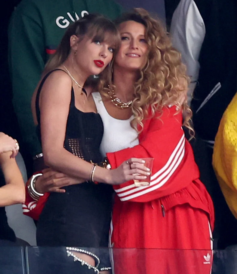 Taylor Swift e Blake Lively no Super Bowl em 2024