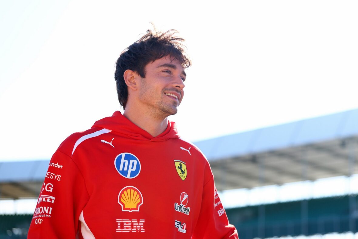 Charles Leclerc chega ao Circuito de Silverstone