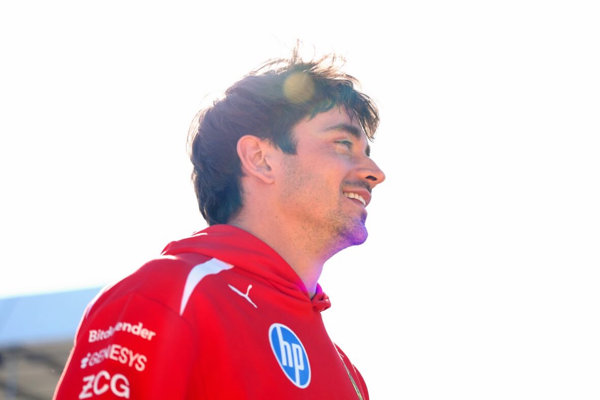 Charles Leclerc chega ao Circuito de Silverstone