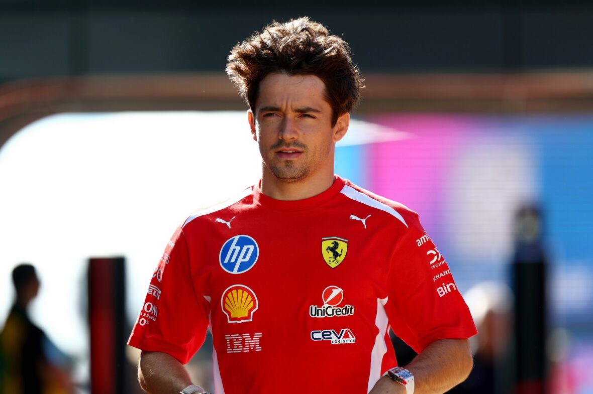 Charles Leclerc chega ao Circuito de Silverstone
