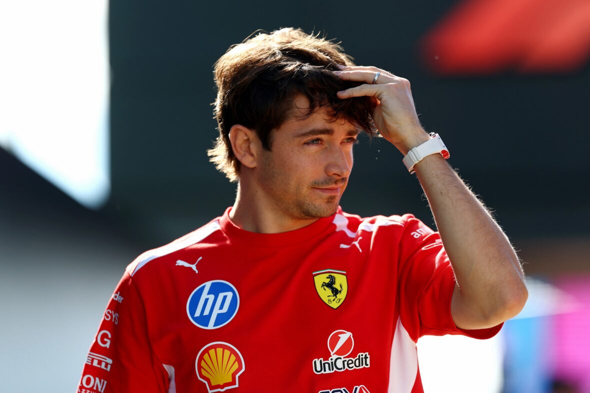 Charles Leclerc chega ao Circuito de Silverstone