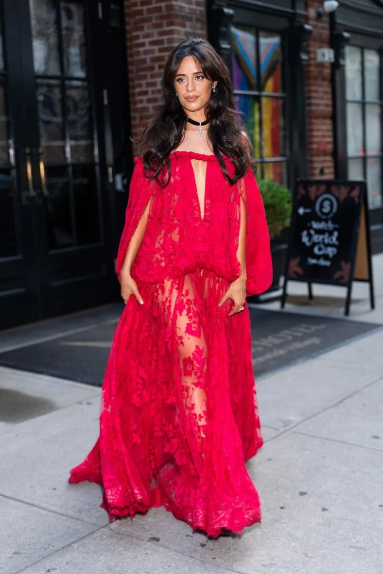 Camila Cabello vai ao casamento de Taylor Swift
