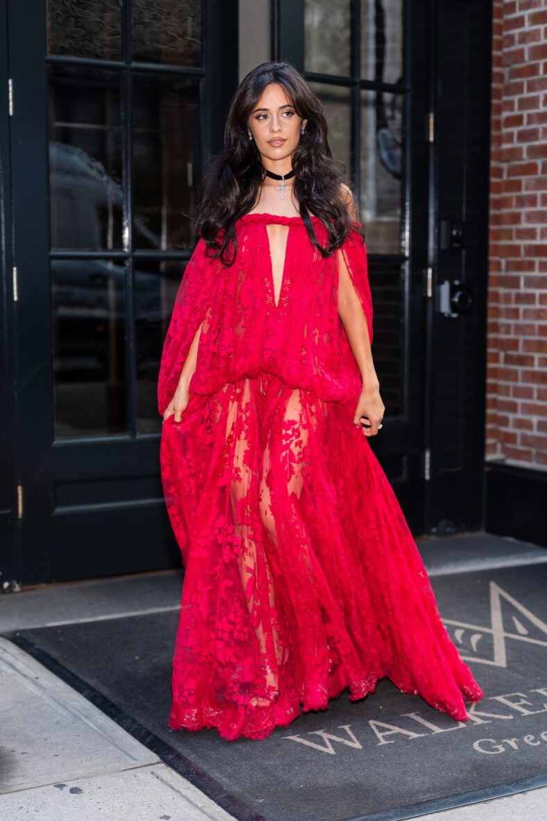 Camila Cabello vai ao casamento de Taylor Swift
