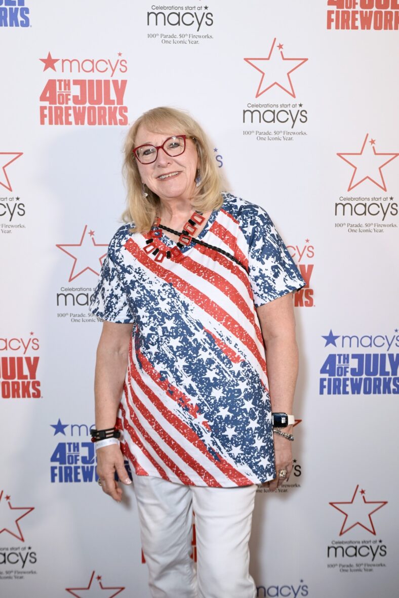 Donna Kelce no Quatro de Julho para Macy's