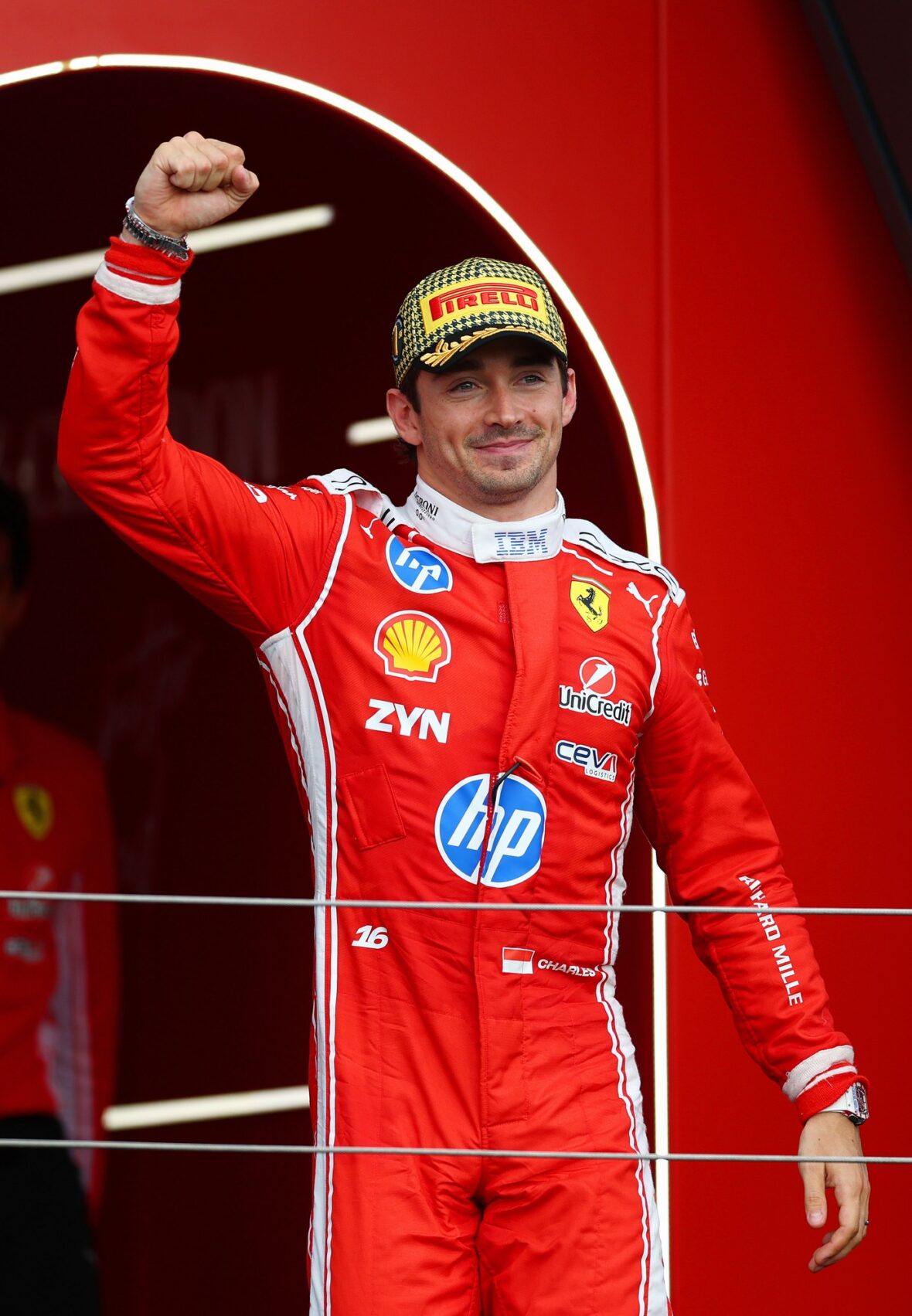 Charles Leclerc comemora sua vitória após o Grande Prêmio da Inglaterra