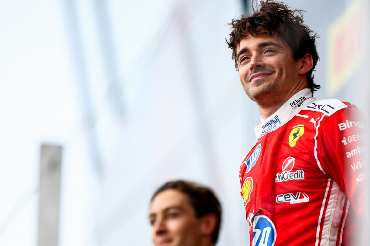 Charles Leclerc comemora sua vitória após o Grande Prêmio da Inglaterra